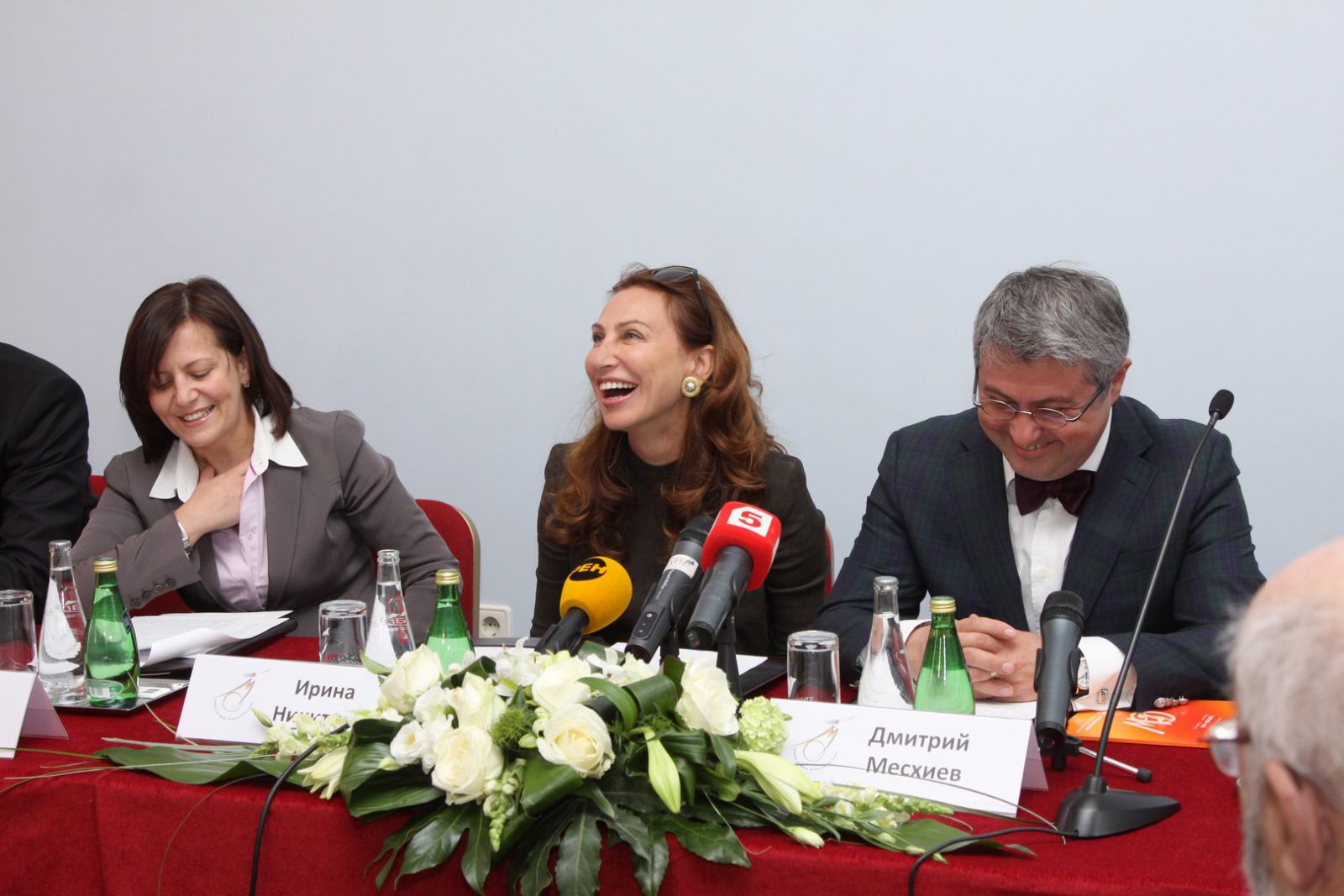 Easy communication with journalists during the press-conference